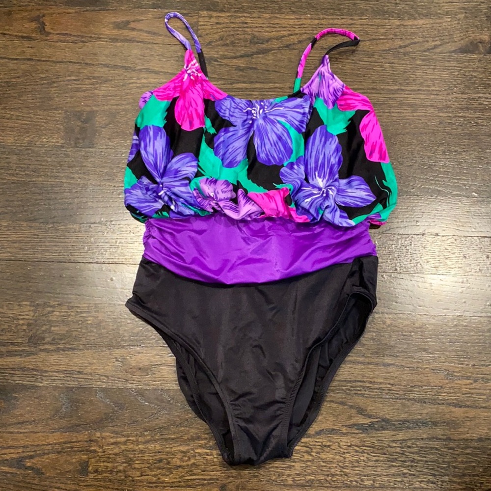NWOT floral one piece bathingsuit. Size 16